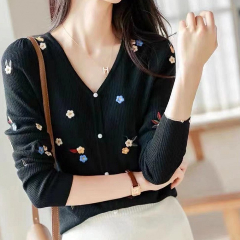 Embroidered Slim-Fit Women's Long-Sleeve Sweater